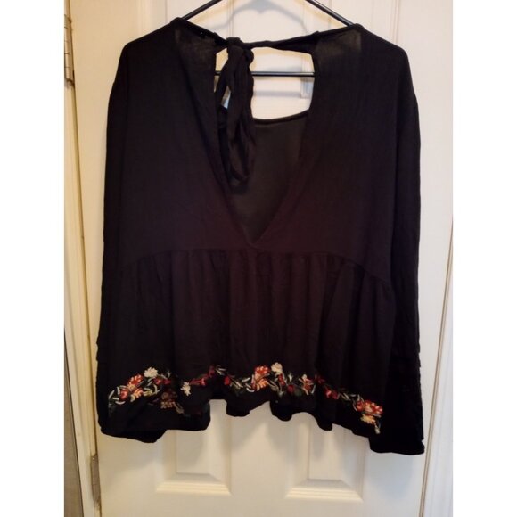 American Eagle Outfitters Black Blouse with Floral Embroidery - Picture 3 of 10